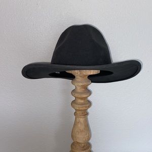 Gigi Pip - Wes Fedora in Black